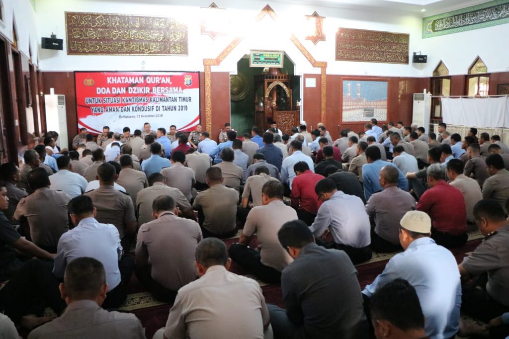 Ciptakan Kamtibmas Yang Kondusif Polda Kaltim Gelar Khataman Qur’an, Doa, dan Dzikir Bersama WhatsApp Image 2019 01 08 at 07.15.39