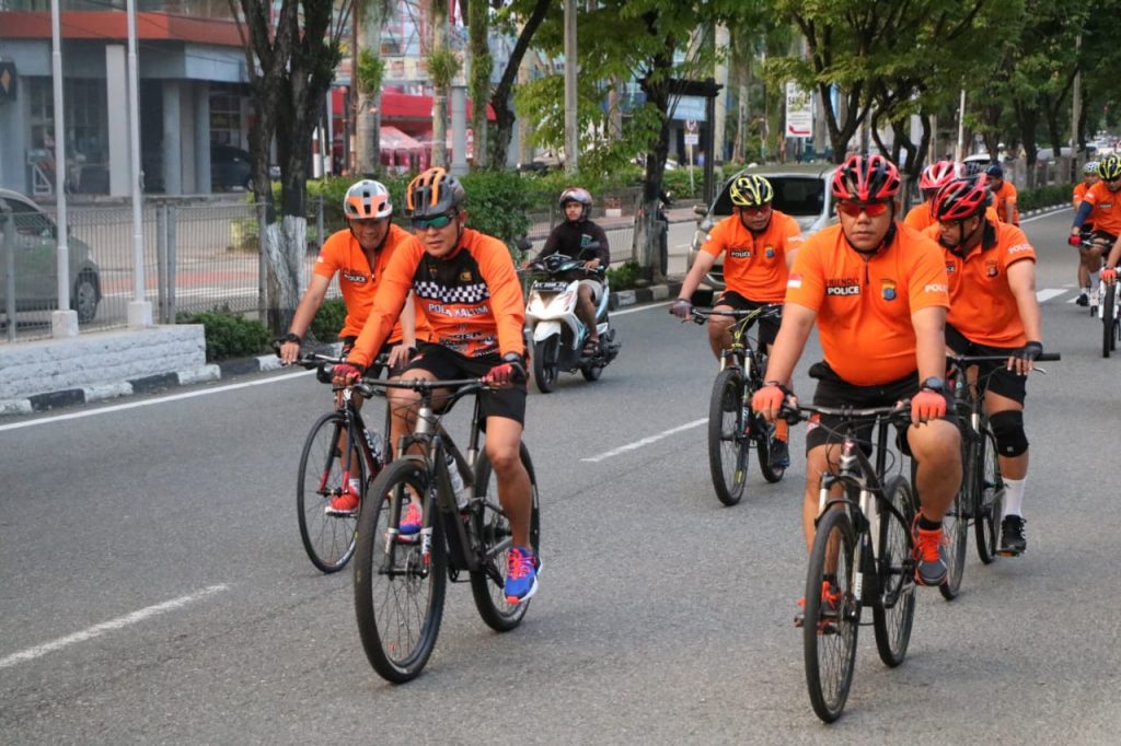 Jumat Sehat, Kapolda dan PJU Polda Kaltim Laksanakan Gowes Kamtibmas WhatsApp Image 2019 01 11 at 07.42.10