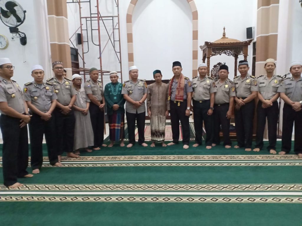 Sukseskan Pemilu 2019, Polda Kaltim Sampaikan Himbauan Melalui Safari Sholat Subuh WhatsApp Image 2019 01 16 at 05.28.24