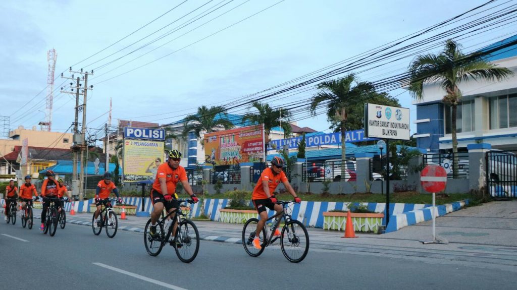 Kapolda Kaltim Budayakan Gowes dan Silahturahmi Dengan Warga WhatsApp Image 2019 01 18 at 06.35.17
