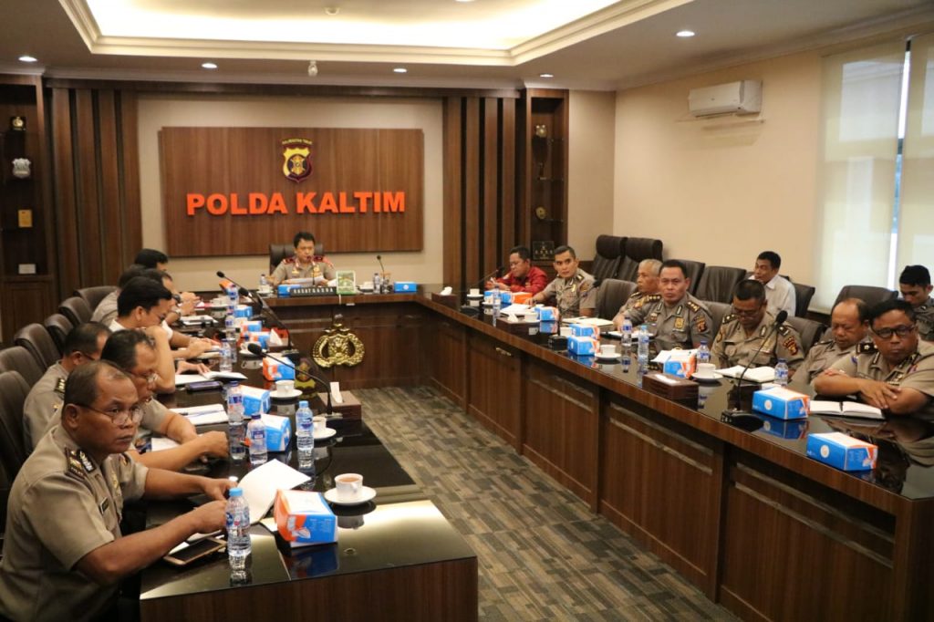 Koordinasi Pendistribusian Dana Bansos, Wakapolda Kaltim dan Jajaran Ikuti Vicon Bersama Mabes Polri WhatsApp Image 2019 02 06 at 12.51.46