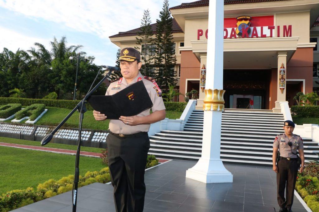 Pimpin Apel Pagi, Wakapolda Kaltim Tekankan Jaga Netralitas Jelang Pemilu 2019 WhatsApp Image 2019 02 11 at 08.16.39