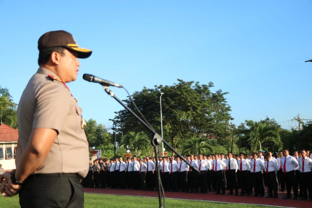 Pimpin Apel Pagi, Wakapolda Kaltim Berikan Arahan Kepada Personil WhatsApp Image 2019 02 11 at 08.16.43