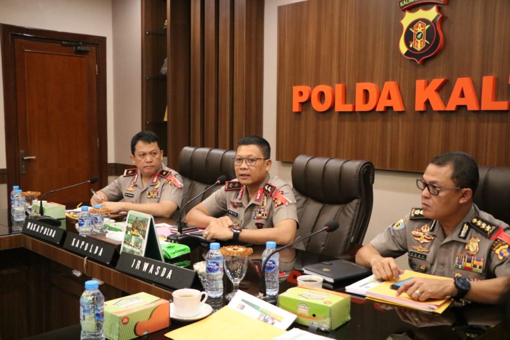 Kapolda Pimpin Rapat Anev Mingguan Kinerja Polda Kaltim WhatsApp Image 2019 02 18 at 09.14.14