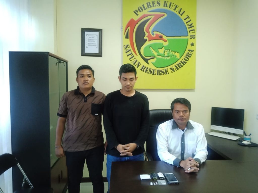 Simpan Sabu 4 Poket, Oknum Mahasiswa Diciduk Anggota Sat Resnarkoba Polres Kutim b3ab96d4 9f98 4195 bb60 e100f63bafc6