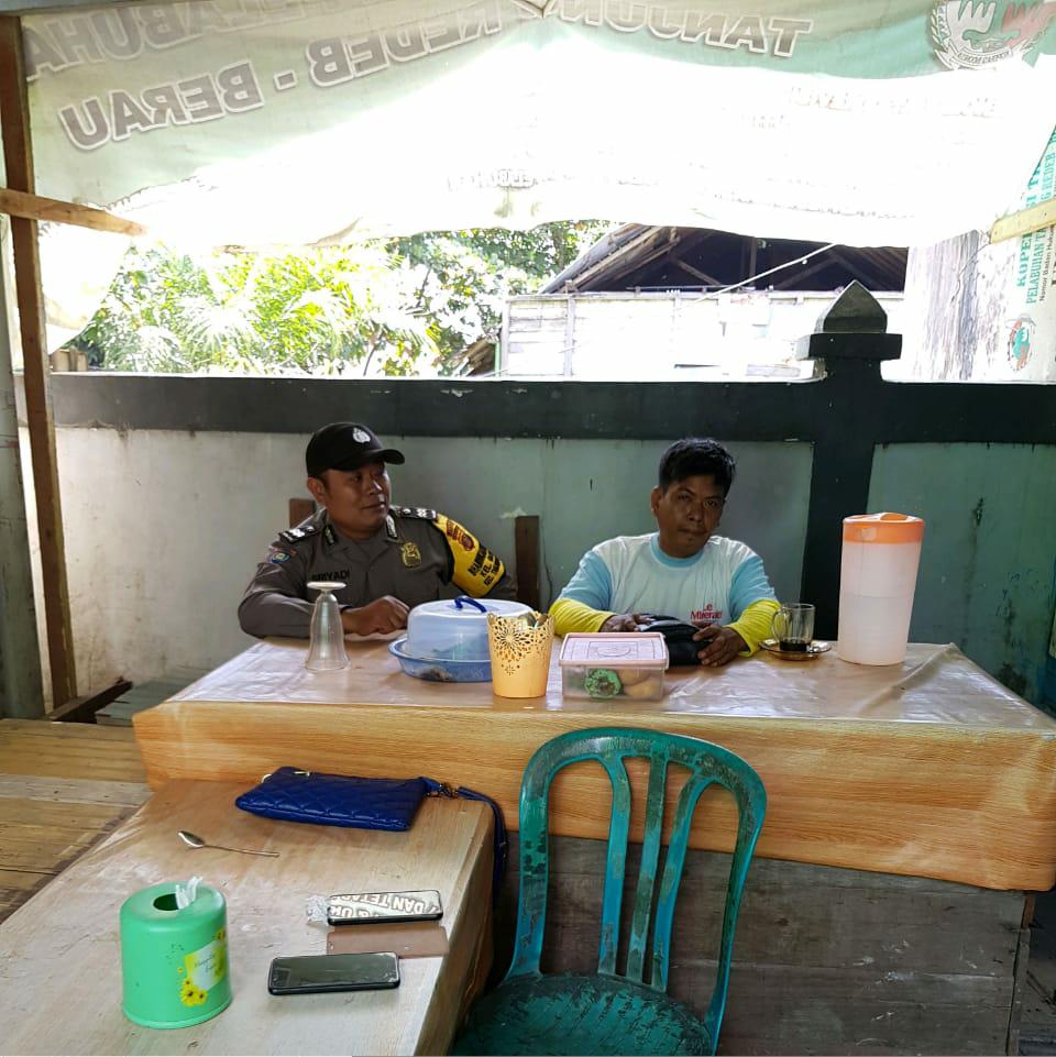 Anggota Polsek Tanjung Redeb Ajak Pemuda Kelurahan Gayam Jauhi Narkoba BB