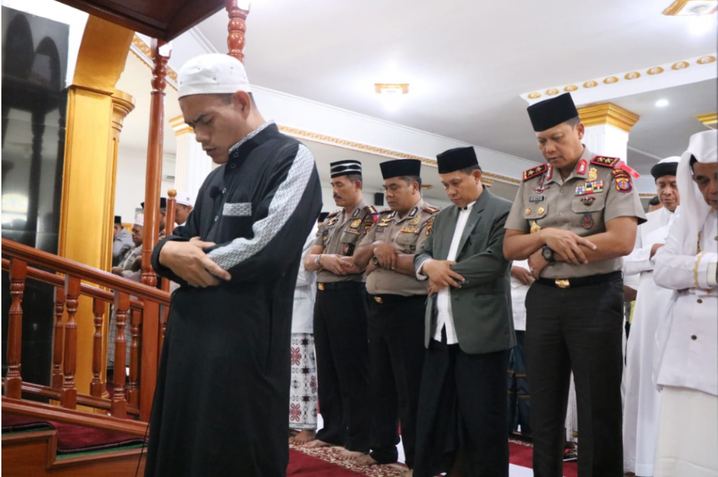 Safari Shalat Jumat, Kapolda Kaltim Berikan Tali Asih Screenshot 7