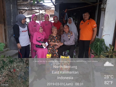 Kunjungi Warga Kurang Mampu, Polsek Bontang Utara Beri Bantuan Sembako WhatsApp Image 2019 02 28 at 18.38.27 1