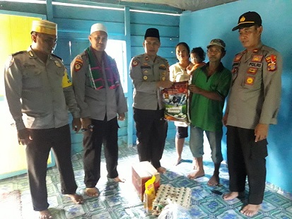 Warga Kurang Mampu, Dapat Bantuan Sembako Kapolsek Marangkayu WhatsApp Image 2019 02 28 at 19.34.06 1
