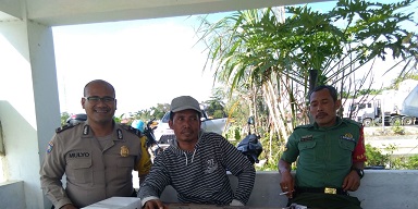 Bhabinkamtibmas Polsek Bontang Selatan bersama babinsa kodim 0908 Bontang melaksanakan sambang warga dan beri himbauan kamtibmas WhatsApp Image 2019 03 04 at 16.23.44