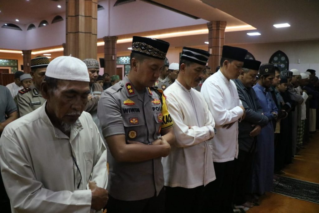 Safari Subuh Polda Kaltim, Himbau Warga Jaga Kamtibmas Jelang Pemilu 2019 WhatsApp Image 2019 03 13 at 04.58.44