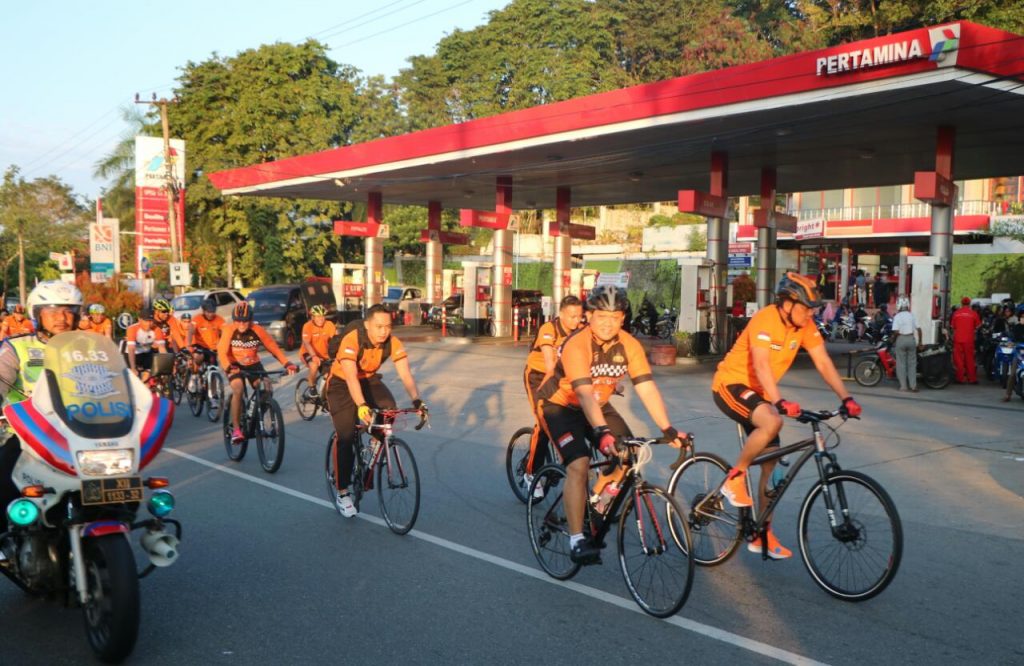 Penuh Semangat, Kapolda dan Wakapolda Kaltim Laksanakan Gowes Kamtibmas WhatsApp Image 2019 03 15 at 06.44.21