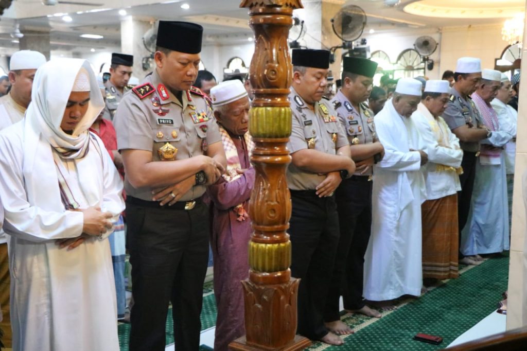 Safari Sholat Jumat, Kapolda Kaltim dan PJU Ajak Masyarakat Jaga Kamtibmas WhatsApp Image 2019 03 15 at 14.33.10
