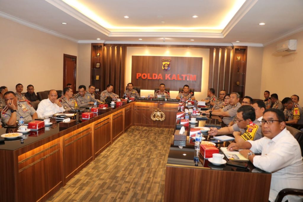 Bahas Kesiapan Pengamanan Pemilu 2019, Polda Kaltim Ikuti Vicon Bersama Kapolri WhatsApp Image 2019 03 18 at 11.46.09