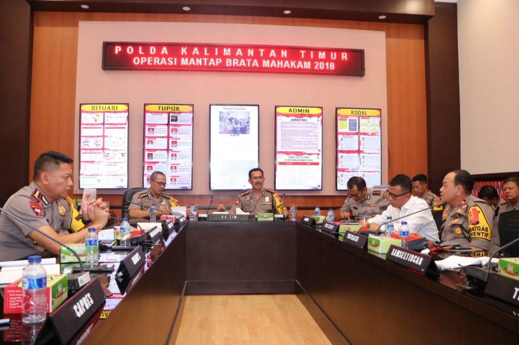 Kasatgasda OMB Polda Kaltim Gelar Rapat Koordinasi Terkait Sispamkota Jelang Pemilu 2019 WhatsApp Image 2019 03 18 at 15.51.16