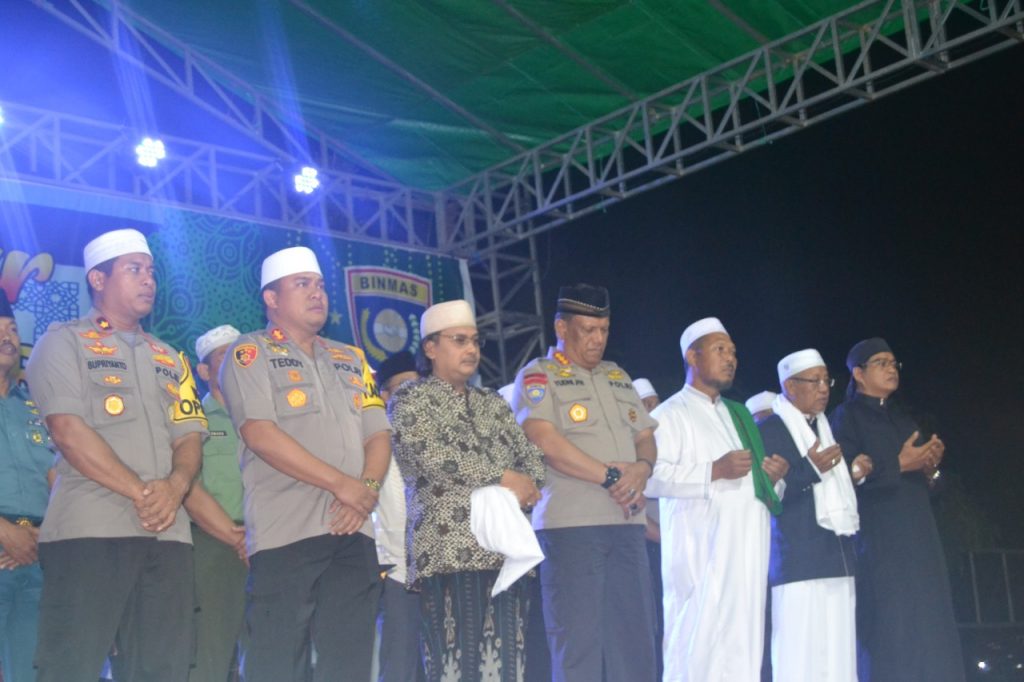 Wujudkan Pemilu Damai 2019, Polres Kutim Gelar Tabligh Akbar dan Doa Bersama WhatsApp Image 2019 04 02 at 10.03.34