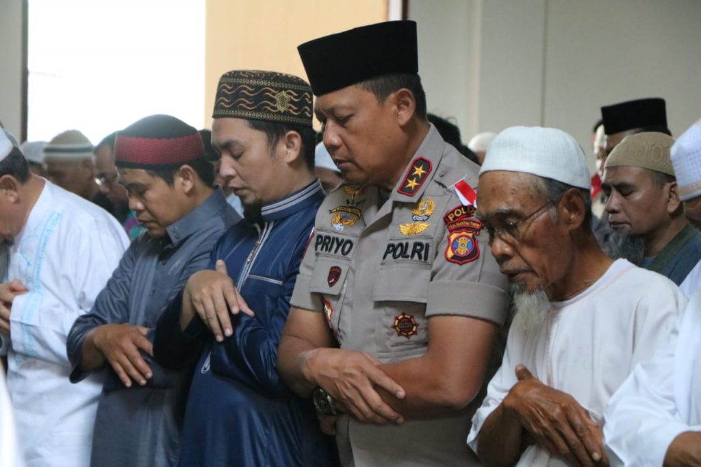 Safari Sholat Jum’at Polda Kaltim, Kapolda Berikan Himbauan Kamtibmas WhatsApp Image 2019 04 05 at 13.14.57