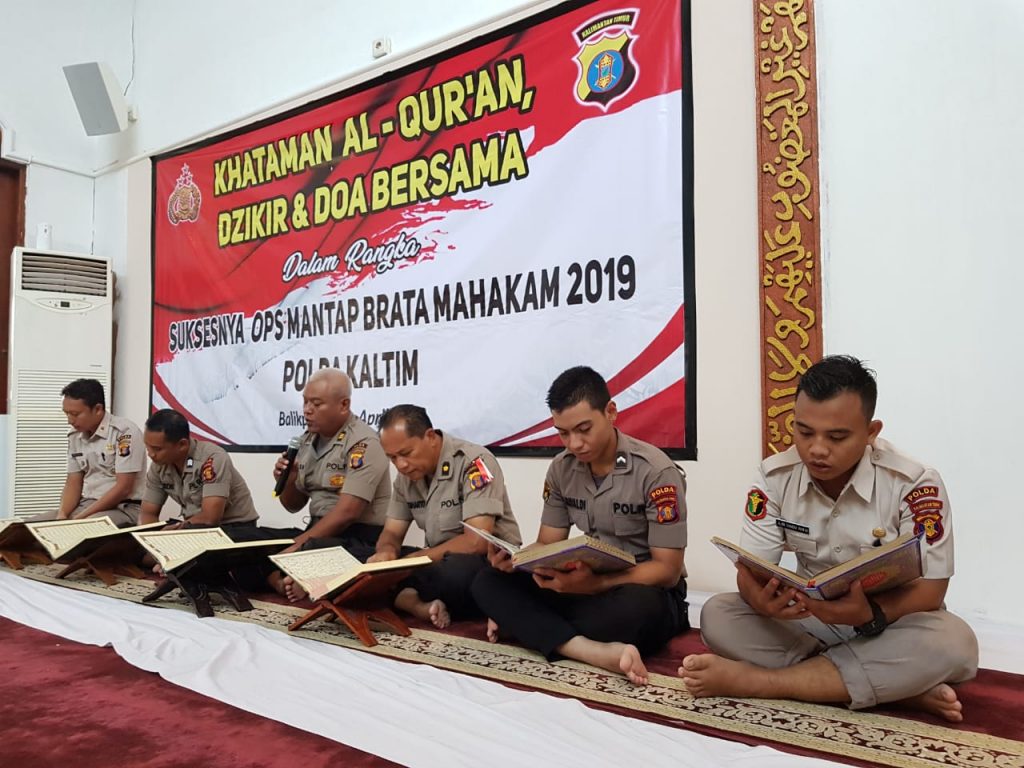 Sukseskan Pemilu 2019, Polda Kaltim Gelar Khataman Al- Qur’an, Dzikir dan Doa Bersama WhatsApp Image 2019 04 15 at 15.03.42