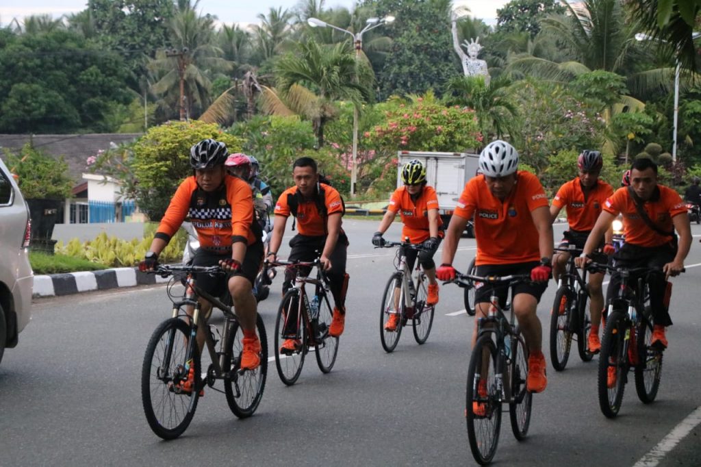 Jumat Sehat, Kapolda Kaltim dan PJU Gowes Keliling Balikpapan WhatsApp Image 2019 05 03 at 06.52.20