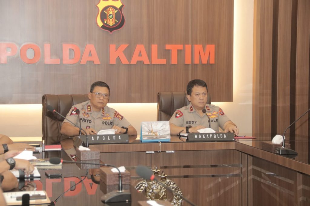 Evaluasi Pengamanan Pemilu 2019, Polda Kaltim Ikuti Vicon Bersama Kapolri WhatsApp Image 2019 05 13 at 14.29.51