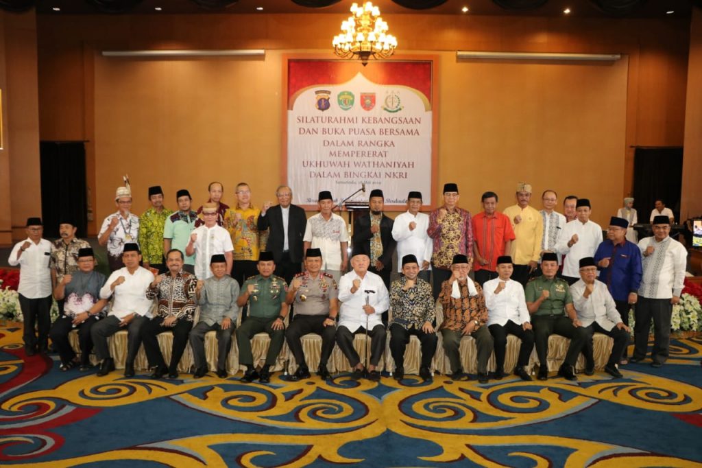 Silaturahmi Kebangsaan, Kapolda Kaltim: “Pemilu Kaltim Transparan & Tidak Ada Kecurangan” WhatsApp Image 2019 05 18 at 19.21.07