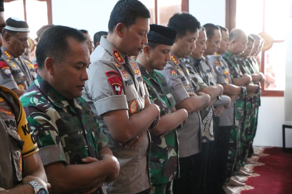 Wujudkan Kamtibmas, Kapolda dan Pangdam Sholat Jumat di Masjid Al-Ikhlas Polda Kaltim WhatsApp Image 2019 05 31 at 12.13.09