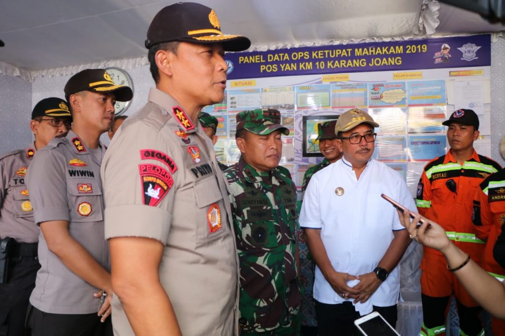Bersama Pangdam VI Mlw, Kapolda Kaltim Tinjau Pos Pelayanan Arus Mudik di KM. 10 Karang Joang WhatsApp Image 2019 05 31 at 14.28.09