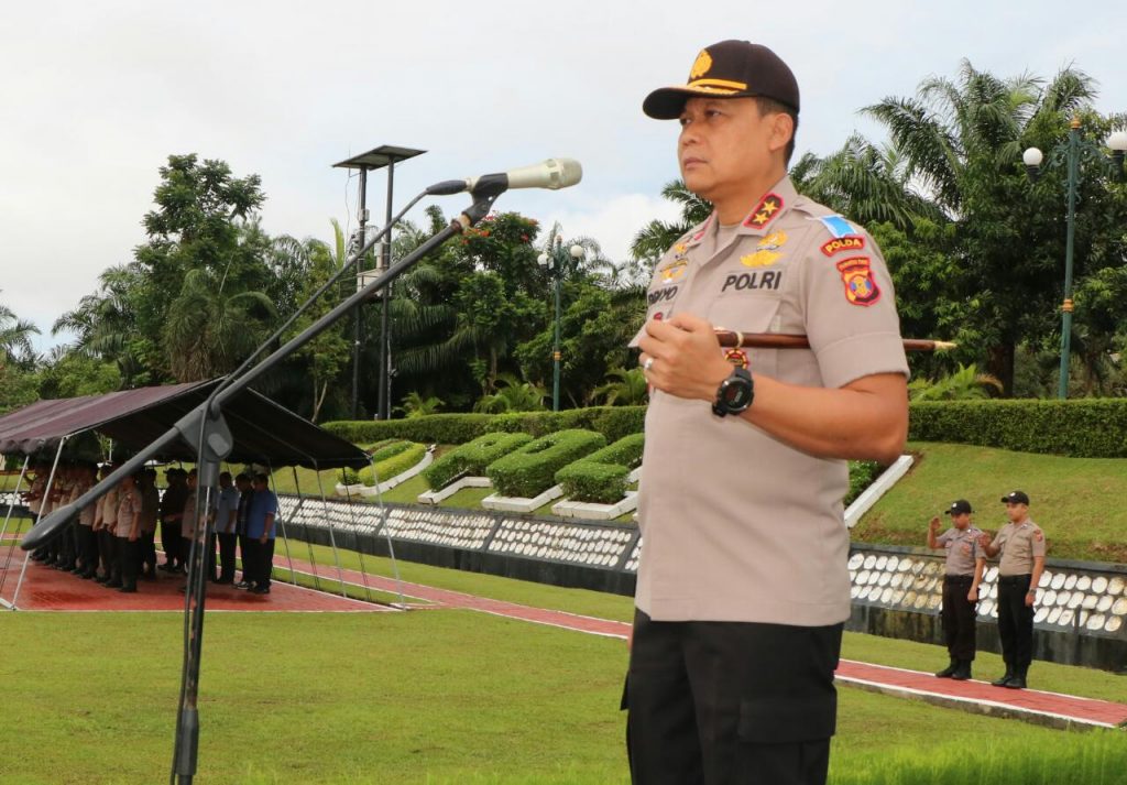 Pimpin Apel Pagi, Kapolda Kaltim: Hindari Pelanggaran Selama Cuti Lebaran WhatsApp Image 2019 06 04 at 08.20.45
