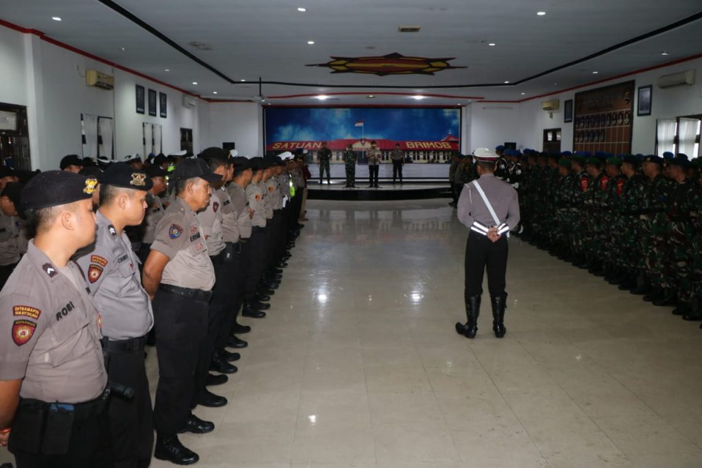 Jelang Kesiapan Pengamanan Sidang MK, Polda Kaltim Gelar Apel Konsolidasi WhatsApp Image 2019 06 13 at 08.47.58