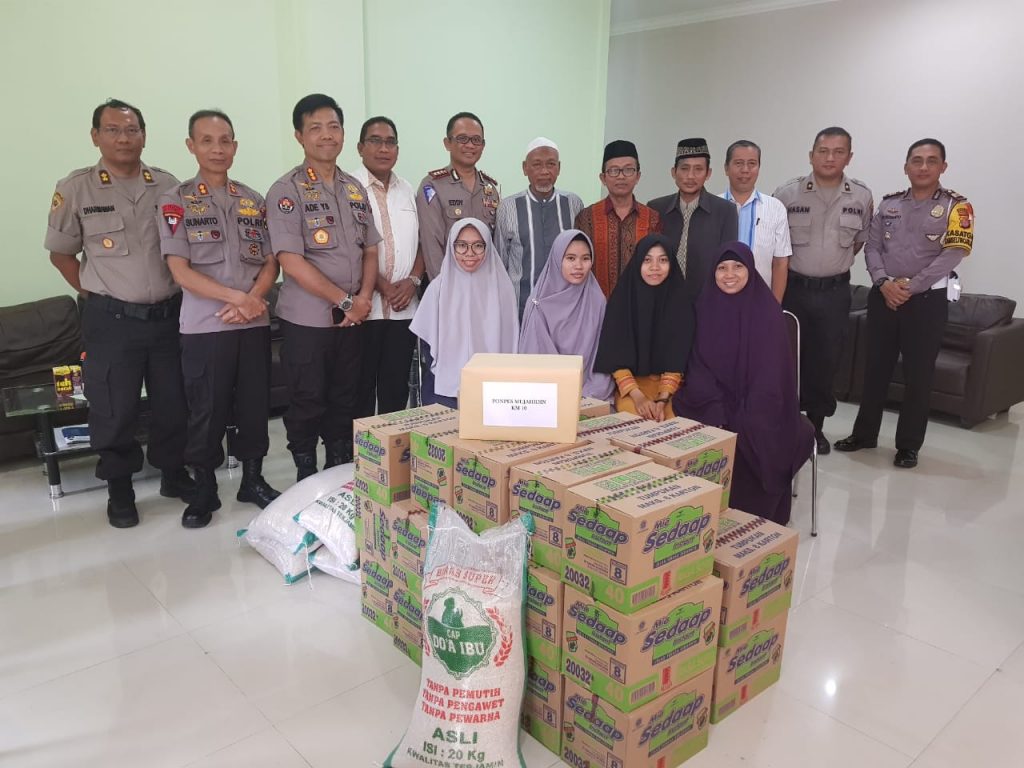 Jelang Hari Bhayangkara Ke-73, Polda Kaltim Bakti Religi di Ponpes Al-Mujahidin WhatsApp Image 2019 06 20 at 09.58.15