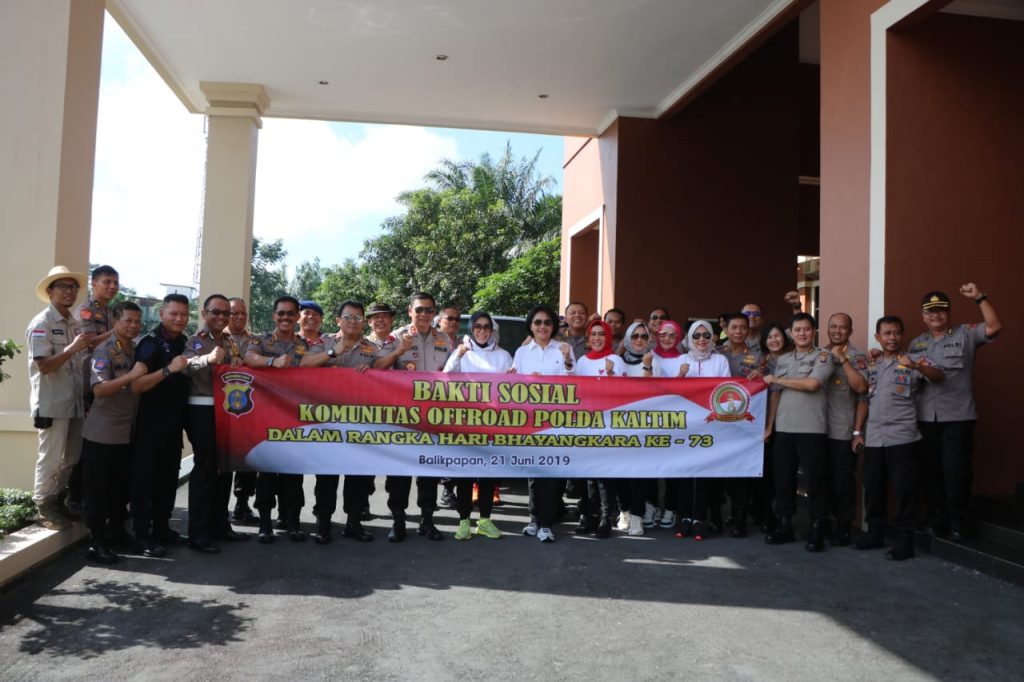 Sambut HUT Bhayangkara ke-73, Komunitas Off-Road Polda Kaltim Gelar Bhakti Sosial WhatsApp Image 2019 06 21 at 16.24.53