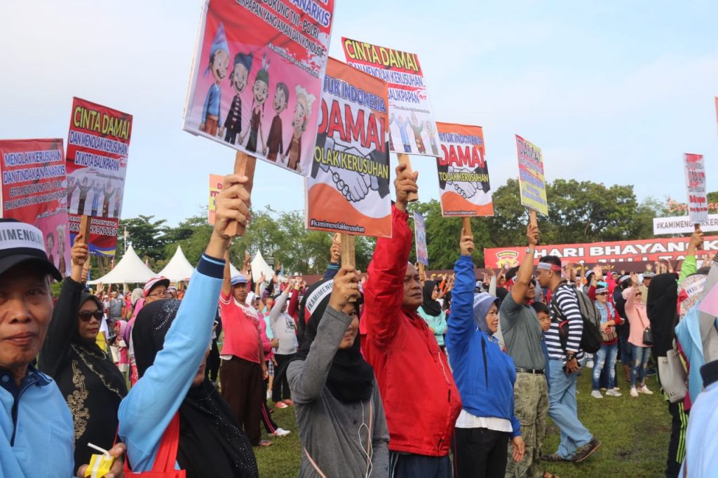 Hari Bhayangkara ke-73, Ribuan Warga Meriahkan Deklarasi Damai Anti Kerusuhan 3 WhatsApp Image 2019 06 23 at 09.42.01