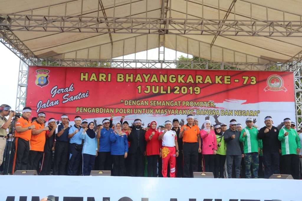 Hari Bhayangkara ke-73, Ribuan Warga Meriahkan Deklarasi Damai Anti Kerusuhan WhatsApp Image 2019 06 23 at 09.44.19