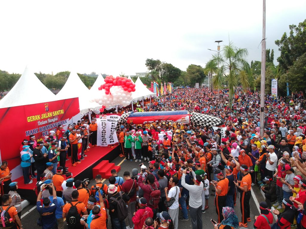 Hari Bhayangkara ke-73, Ribuan Warga Meriahkan Deklarasi Damai Anti Kerusuhan 1 WhatsApp Image 2019 06 23 at 10.24.591
