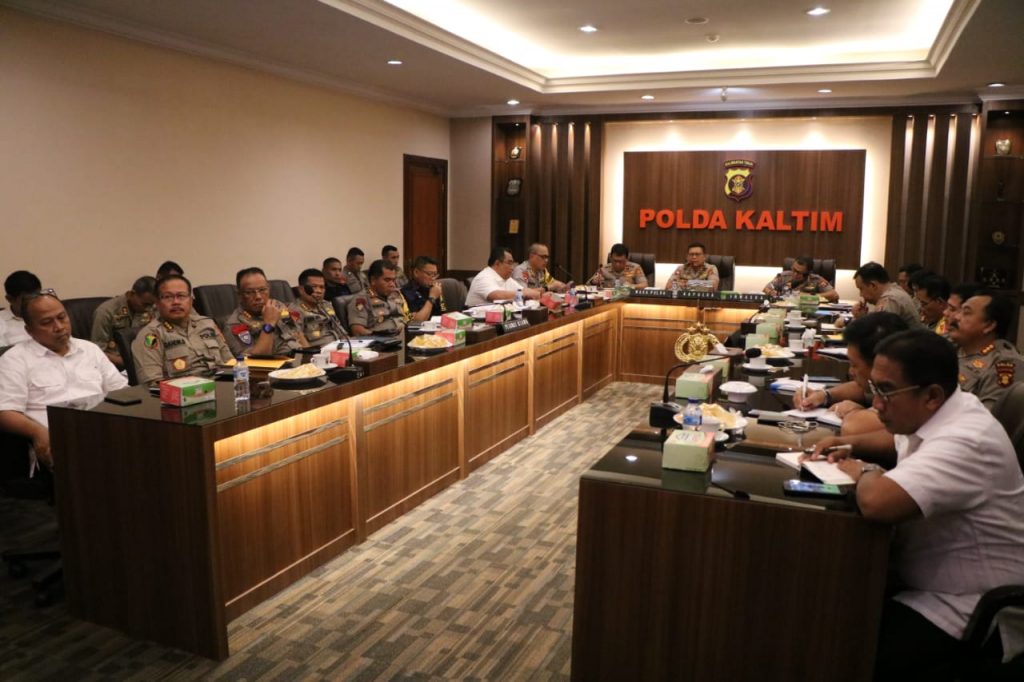 Jelang Hari Bhayangkara ke-73, Kapolda Kaltim Anev Kegiatan Polres Jajaran WhatsApp Image 2019 06 25 at 08.00.13