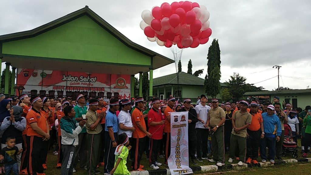 Jum’at Sehat, Ribuan Peserta Antusias Meriahkan Rangkaian Hari Bhayangkara Ke-73 WhatsApp Image 2019 06 28 at 11.19.07