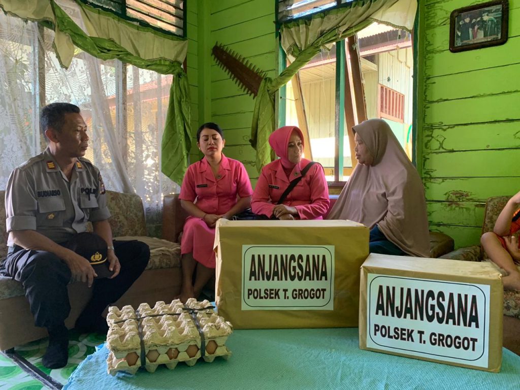 Peringati Hari Bhayangkara ke-73, Polsek Tanah Grogot Anjangsana ke Warakawuri WhatsApp Image 2019 06 28 at 11.22.28