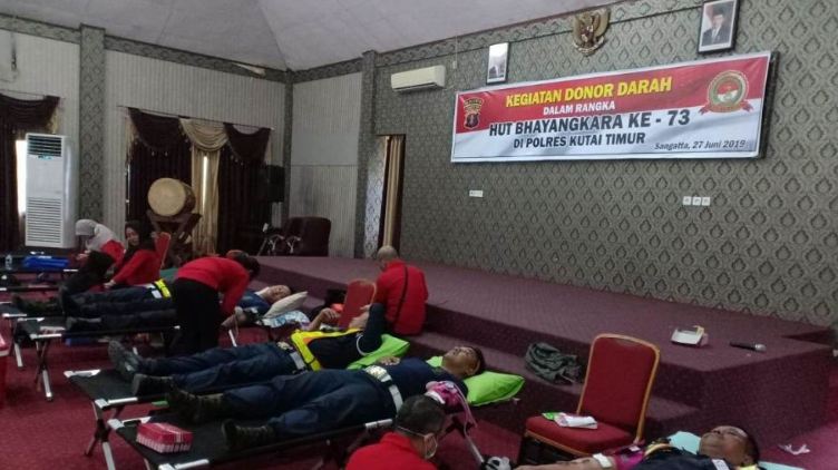 Peringati Hari Bhayangkara 73, Polres Kutim Gelar Donor Darah dan Pengobatan Gratis Capture