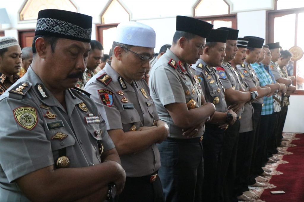 Safari Jumat, Kapolda dan Personilnya Sholat Bersama di Masjid Al-Ikhlas Polda Kaltim WhatsApp Image 2019 07 26 at 13.36.20