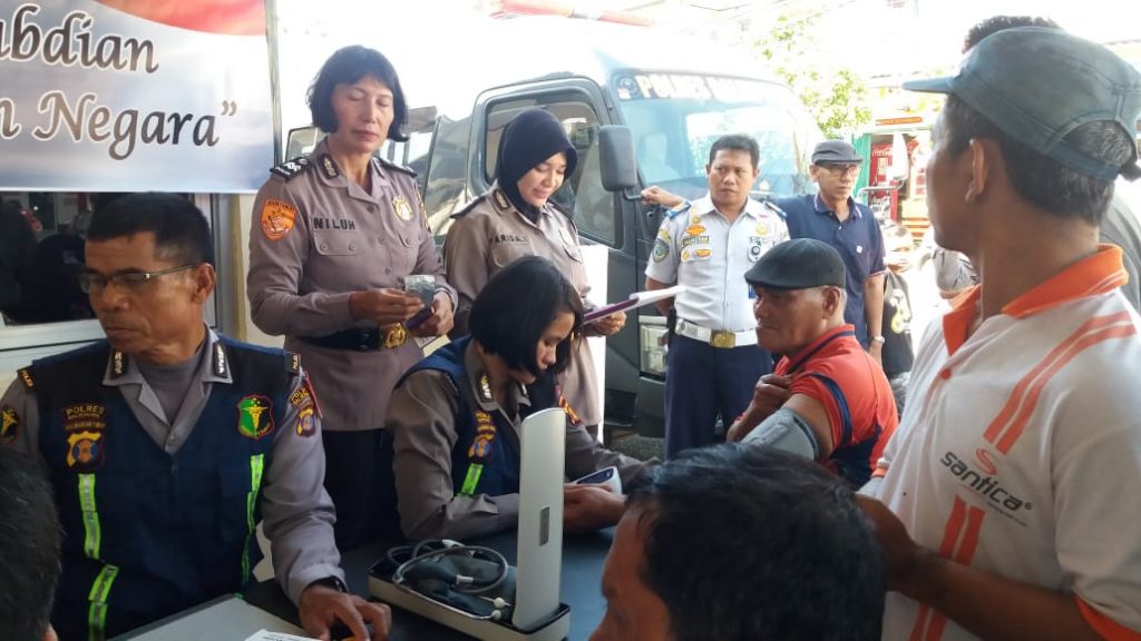 Polwan Polres Balikpapan Gelar Baksos Kesehatan Untuk Masyarakat WhatsApp Image 2019 08 01 at 10.51.32
