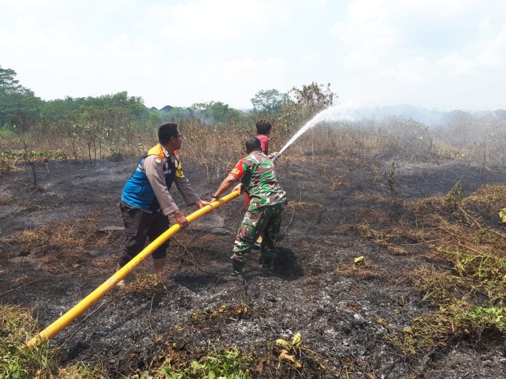 Sinergitas TNI-Polri & Tim Satgas Berhasil Padamkan Karhutla di Samarinda WhatsApp Image 2019 08 13 at 12.16.59