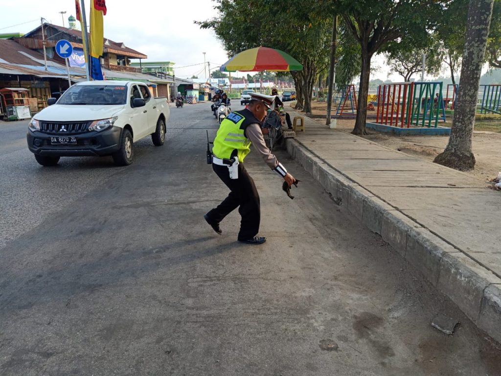 Aksi Mulia Aipda Indrawan Sat Lantas Polres Paser, Pengendara Dibuat Kagum WhatsApp Image 2019 08 19 at 15.02.43