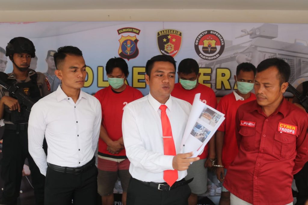Polisi Berhasil Amankan Pelaku Illegal Logging di Berau WhatsApp Image 2019 08 20 at 10.00.19