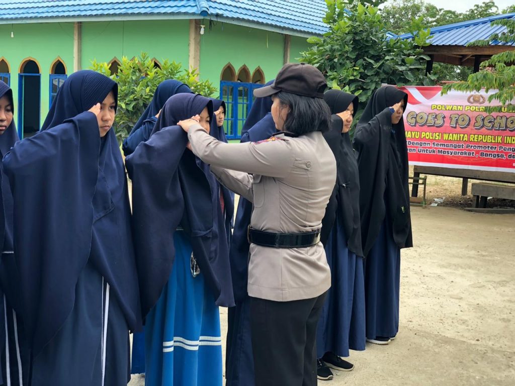 Goes To School, Polwan Polres Kubar Ajarkan Murid SMP Integral Hidayatullah Baris-Berbaris WhatsApp Image 2019 08 20 at 12.43.32