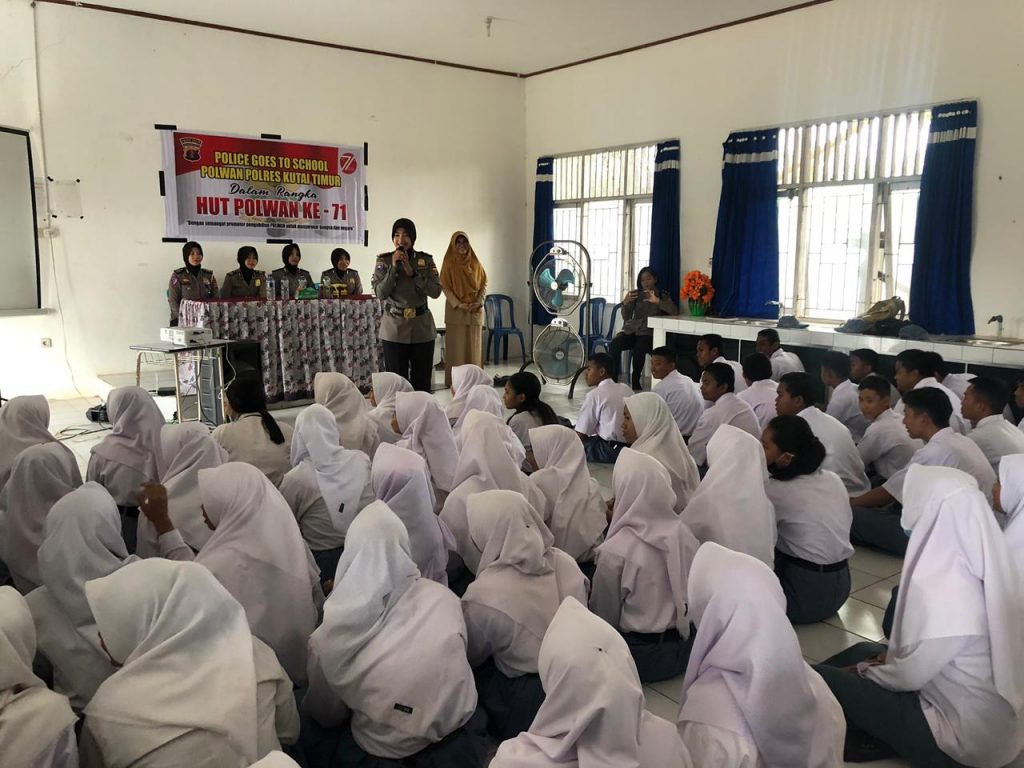 HUT Ke 71, Polwan Polres Kutim “Goes To School” Di SMK Negeri 1 Kutai Timur WhatsApp Image 2019 08 20 at 13.15.13