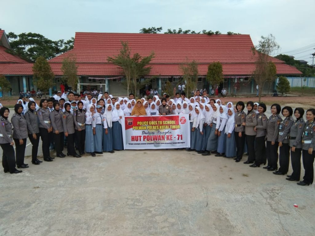 HUT Ke 71, Polwan Polres Kutim "Goes To School" Di SMK Negeri 1 Kutai Timur 3 WhatsApp Image 2019 08 20 at 13.15.28