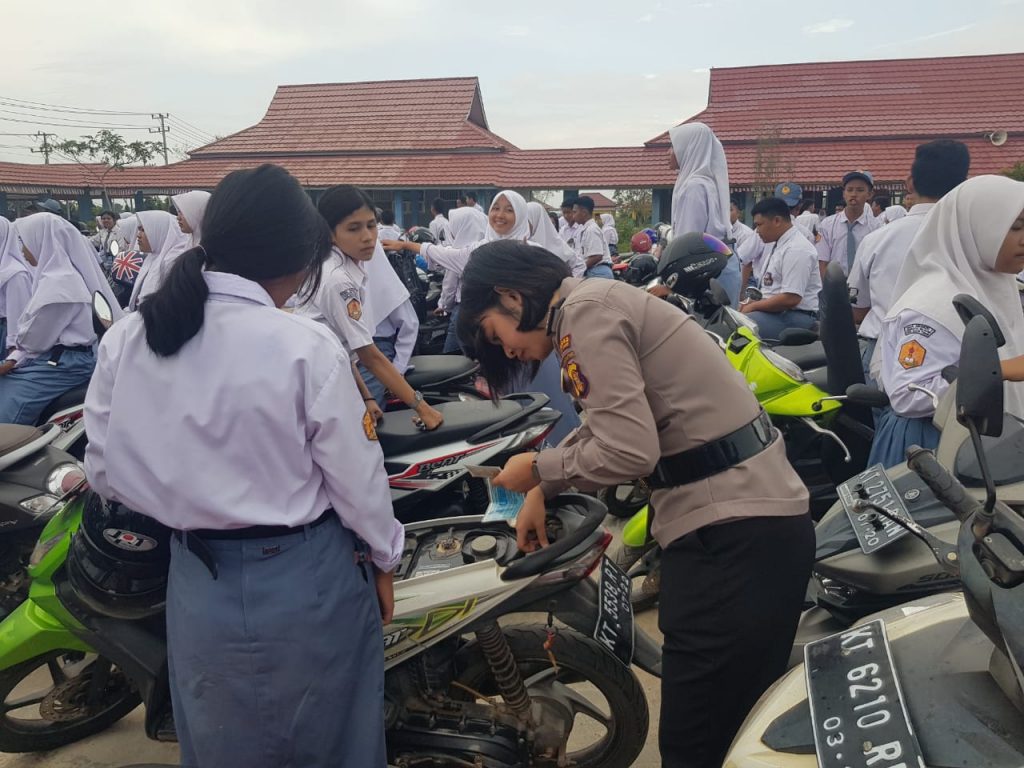 HUT Ke 71, Polwan Polres Kutim "Goes To School" Di SMK Negeri 1 Kutai Timur 1 WhatsApp Image 2019 08 20 at 13.15.31