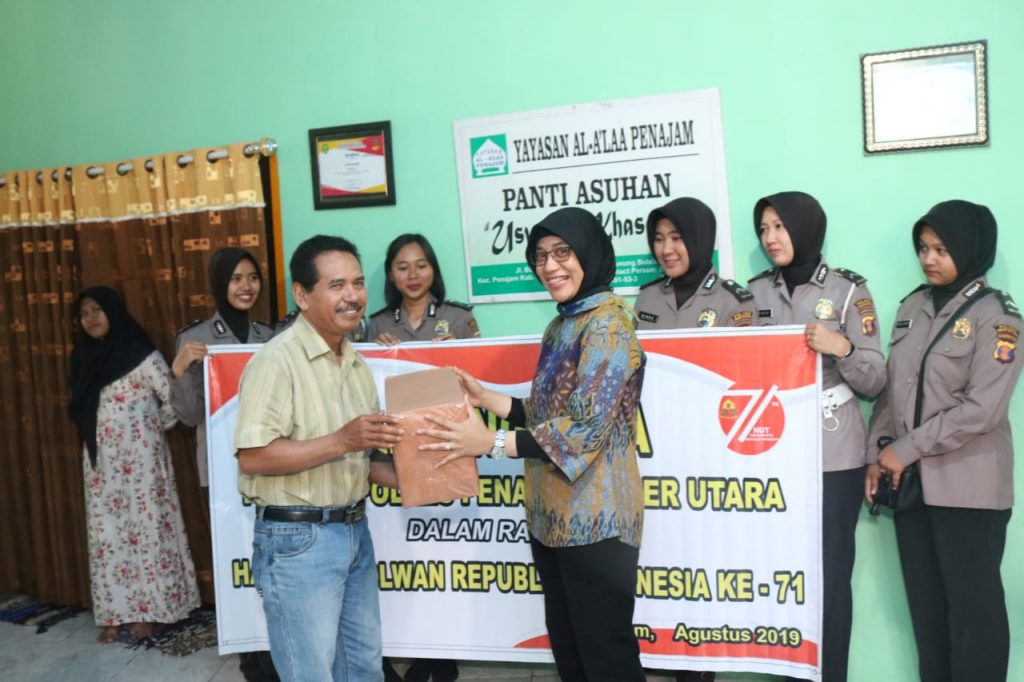 Maknai Hari Jadi Ke-71, Polwan Polres PPU Gelar Anjangsana dan Bakti Sosial Ke Panti Asuhan WhatsApp Image 2019 08 23 at 12.06.23
