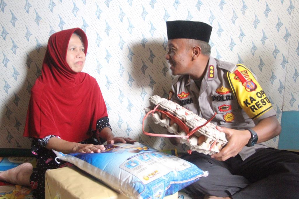 Jumat Berbagi, Kapolresta Samarinda Berikan Bantuan Untuk Warga Kurang Mampu WhatsApp Image 2019 08 23 at 13.14.44