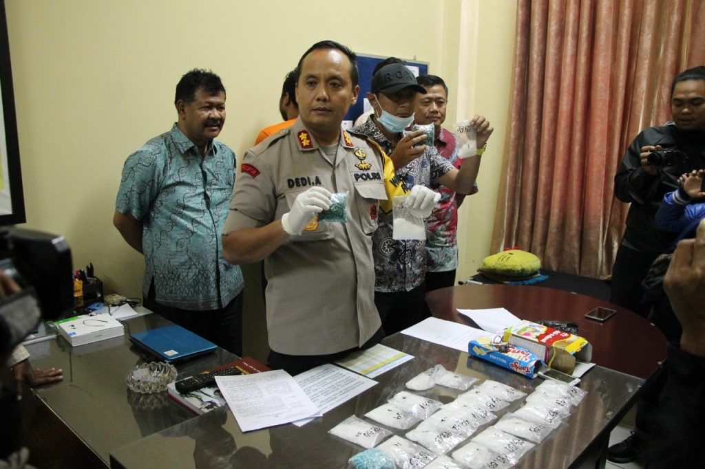 Puluhan Bungkus Sabu dan Pil Inex Berhasil Diamankan Personel Polresta Samarinda WhatsApp Image 2019 08 30 at 15.07.36